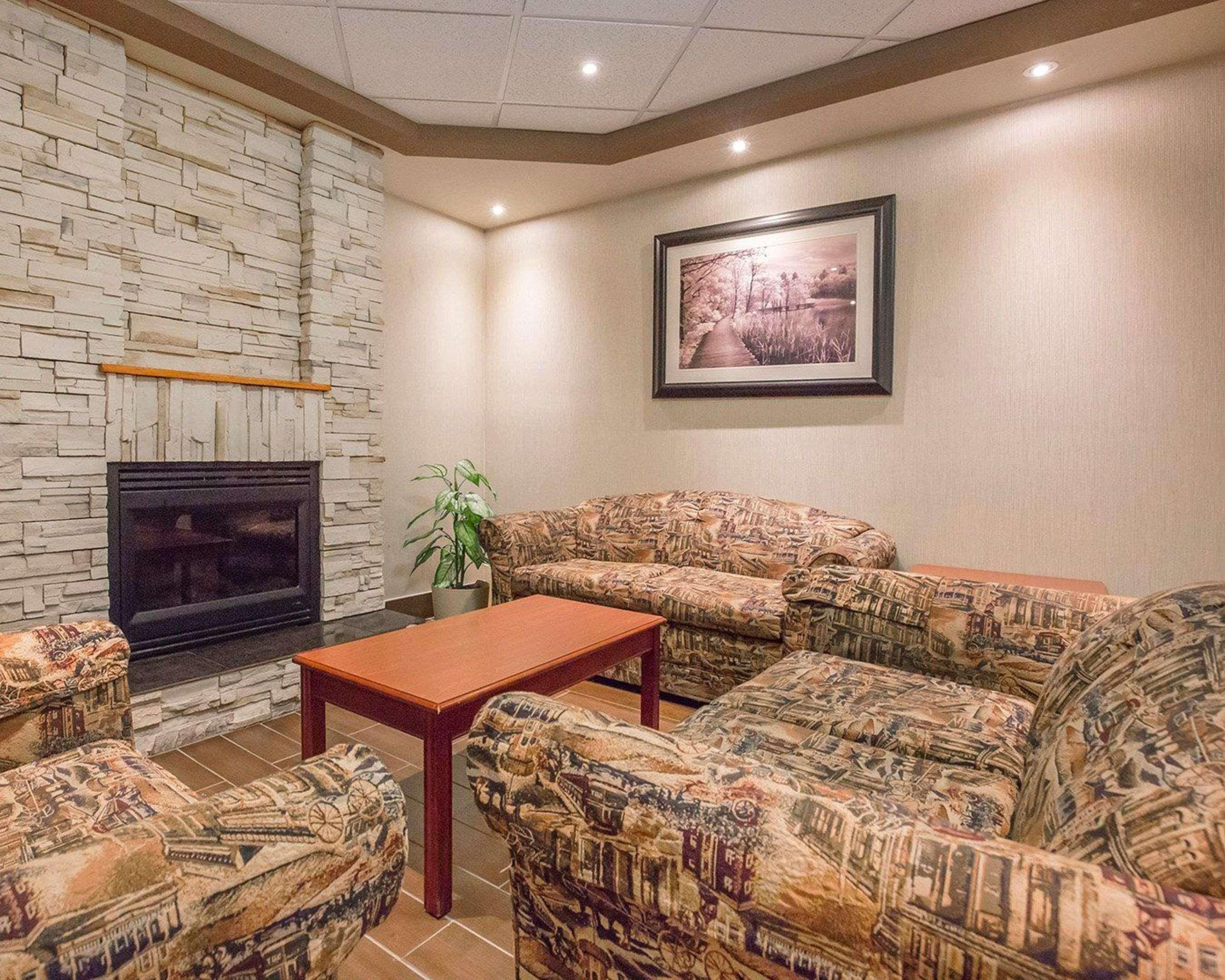 Comfort Inn & Suites University YYC Exteriér fotografie